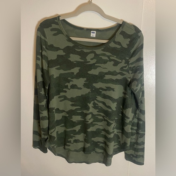 Old Navy Tops - Women’sOLD NAVY Sweater Knit Camouflage Camo Green Round Neck
Stretch Soft Large